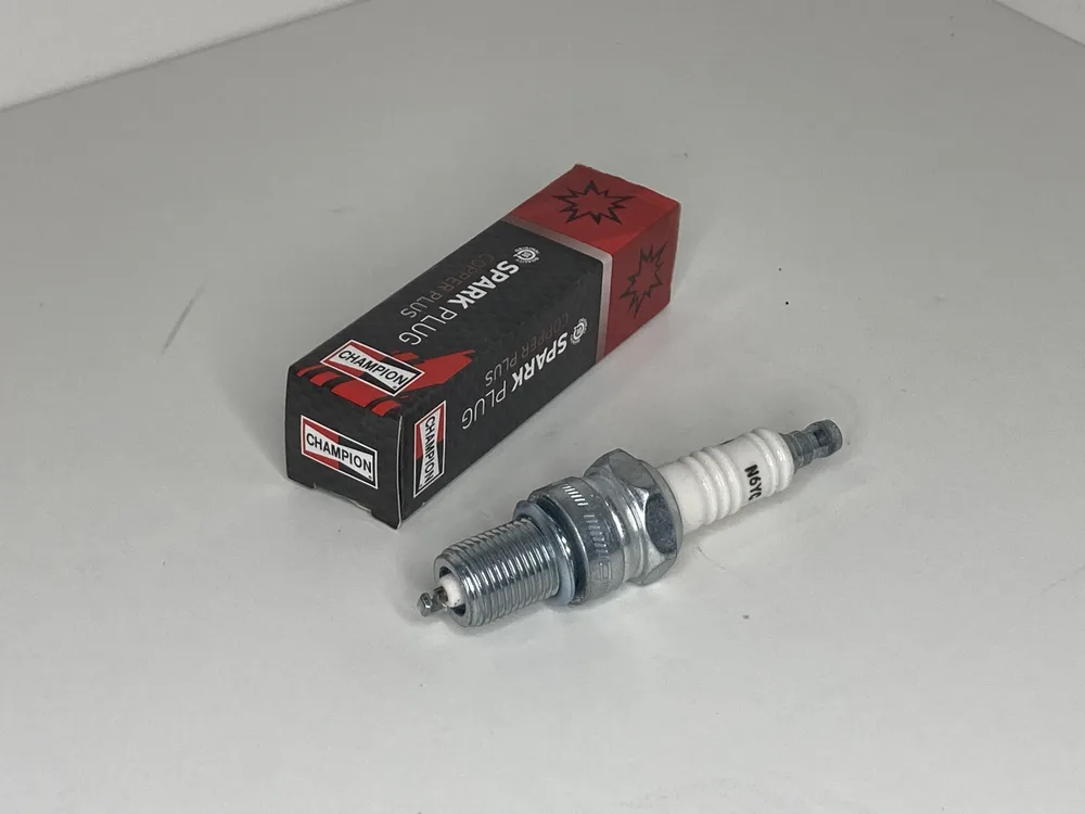 100604F FERRARI BOUGIE (CHAMPION N6YC)