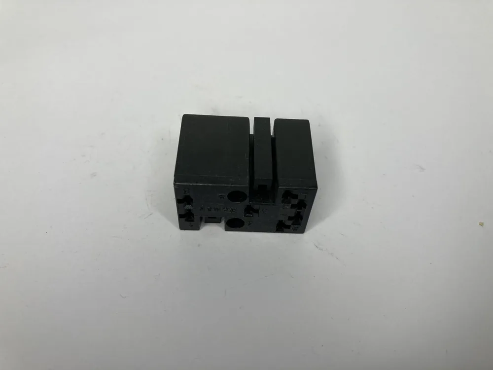 132384 FERRARI CONNECTEUR 2