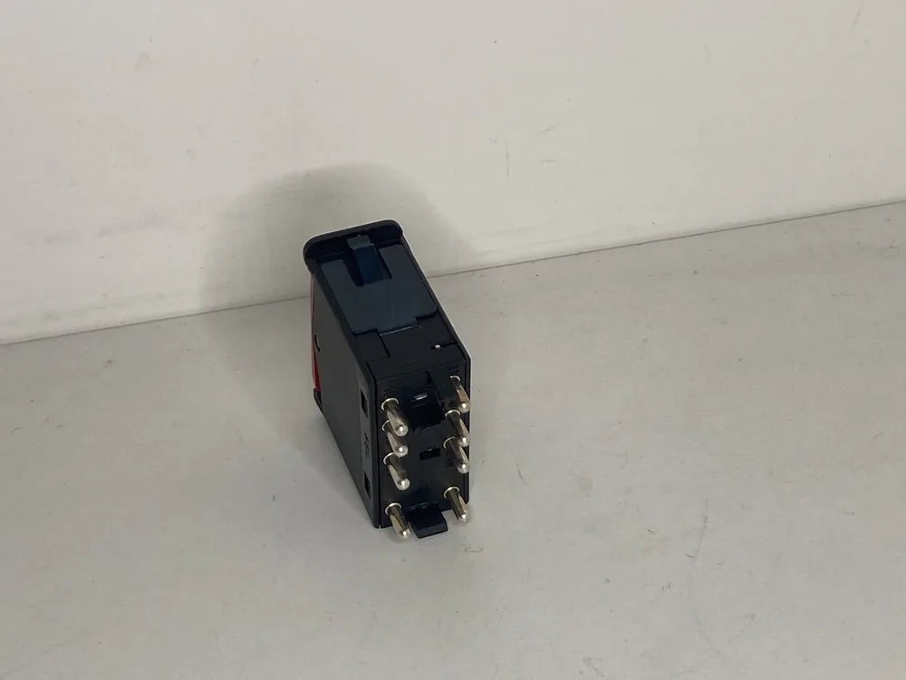 137499 FERRARI INTERRUTTORE COM. LUCI EMERG 3