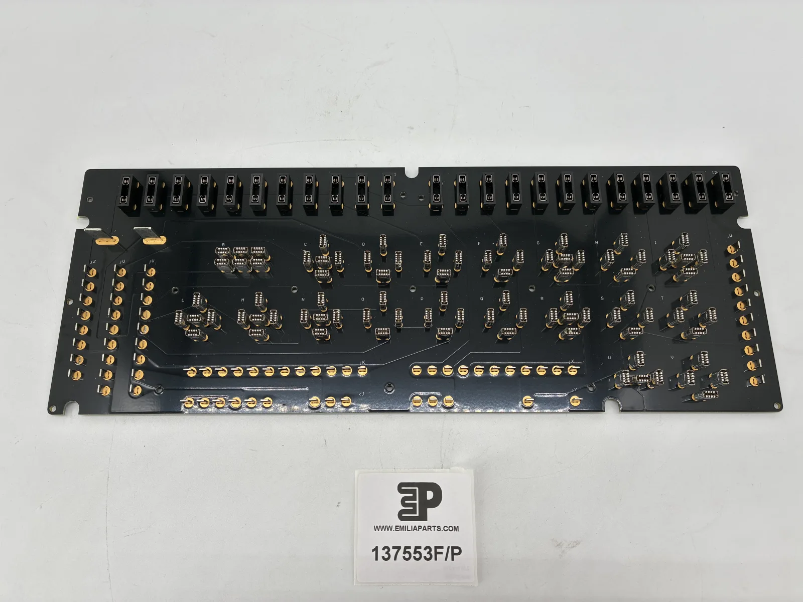137553FP CIRCUIT PLATINE SEUL BOITE A FUSIBLE AVEC PORTE FUSIBLE COURTA INSTALLER DANS LA BOITE NOIR DORIGINE - ATTENTION PORTE FUSIBLE COURT POUR FERRARI 328 GTB/GTS (AUTRE REF : 116054, 116163, 125467, 61804200, 61936400, 62344200)