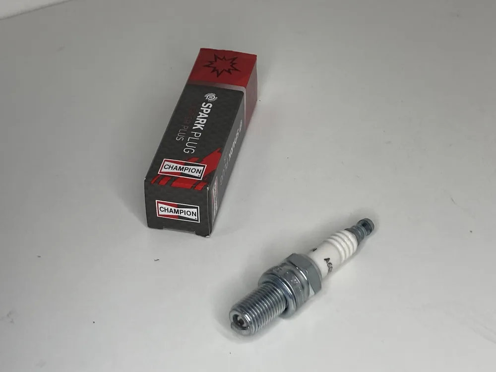 150180 FERRARI BOUGIE (CHAMPION)