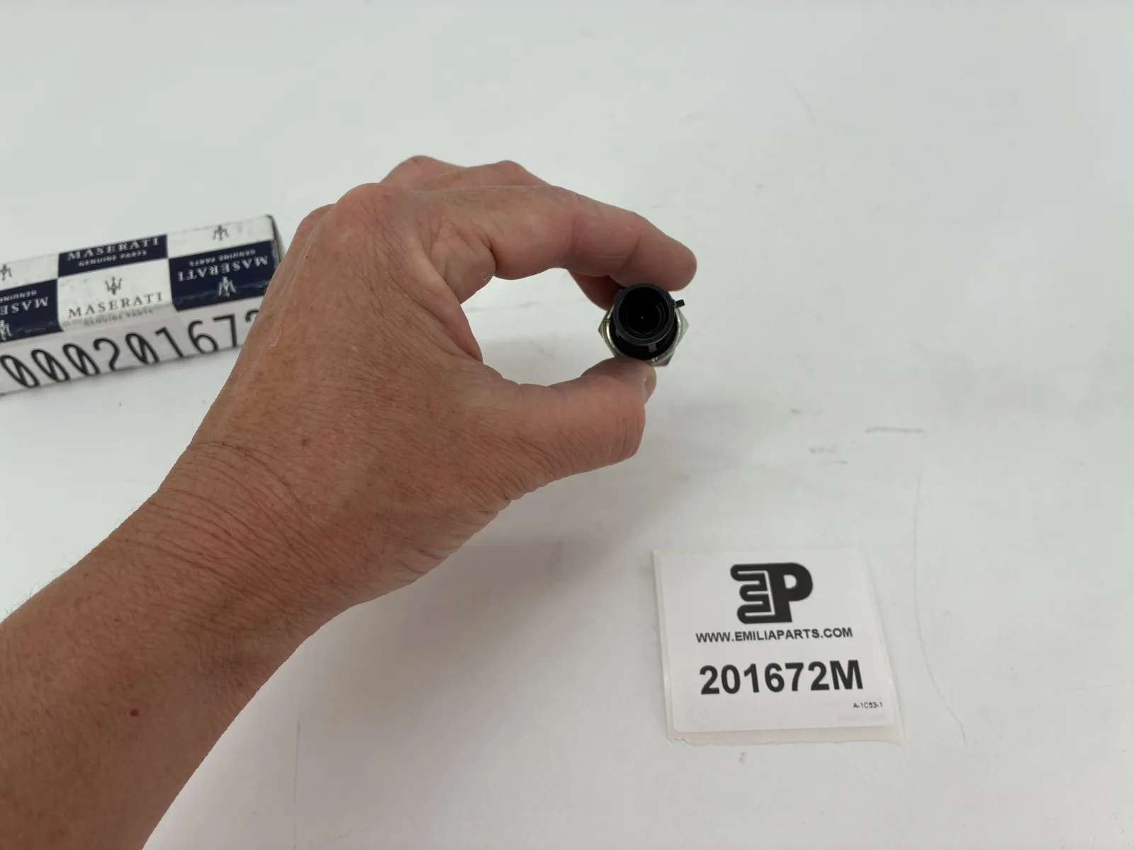 201672 MASERATI OIL PRESSURE TRANSMITTER. 4