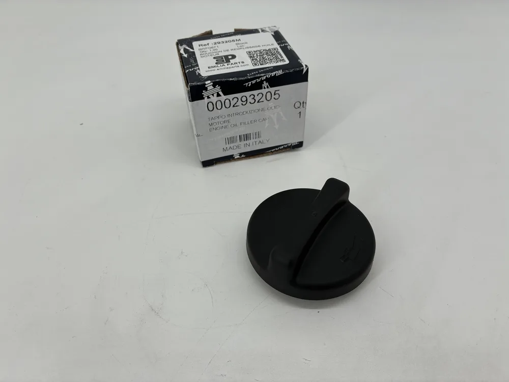 293205 MASERATI ENGINE OIL FILLER CAP 2