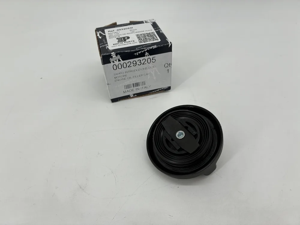 293205 MASERATI ENGINE OIL FILLER CAP 3