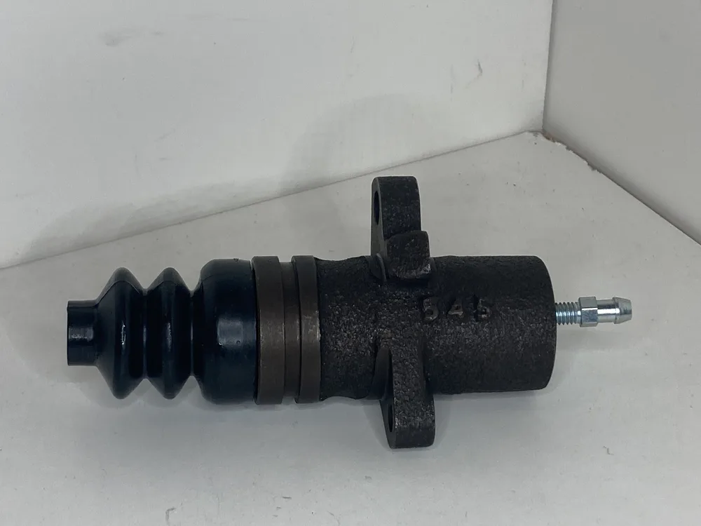 318220104 MASERATI CLUTCH CYLINDER