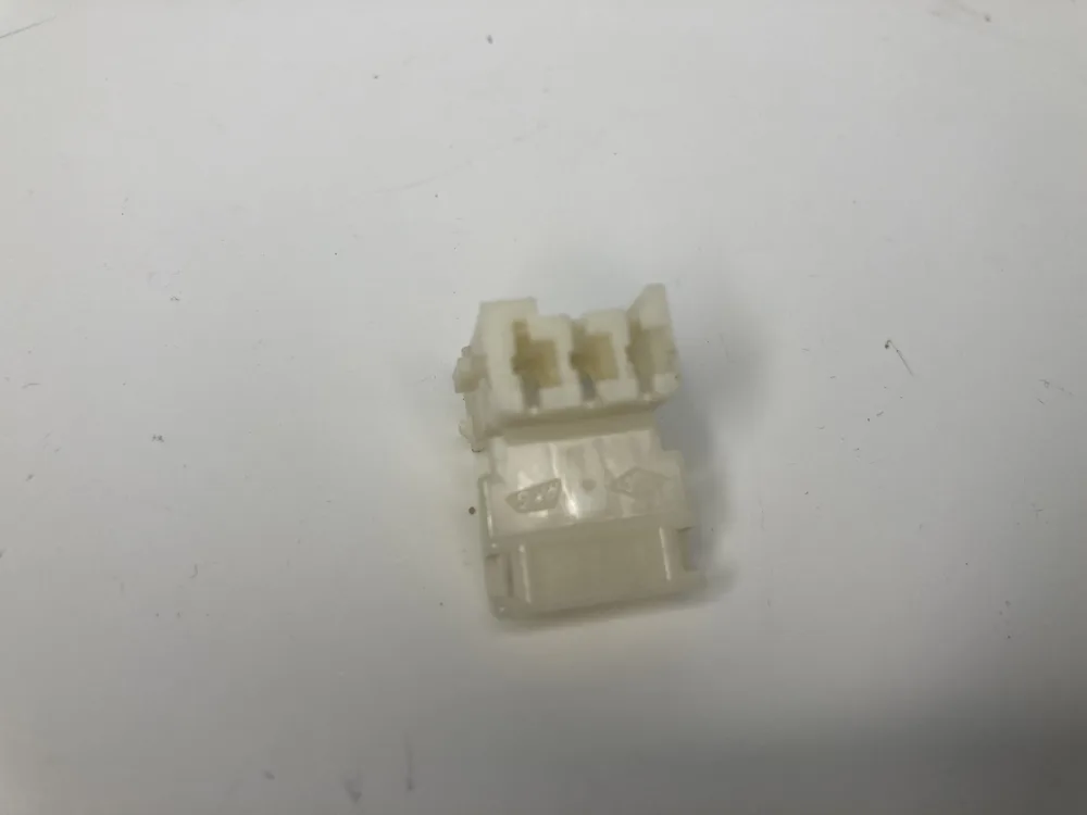 61329000 FERRARI CONNECTEUR 3