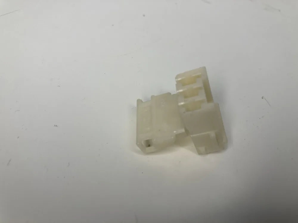 61329000 FERRARI CONNECTEUR 4