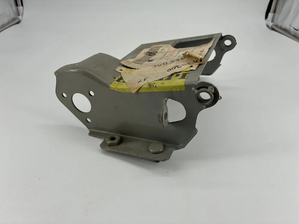 62131300 FERRARI BRACKET 3