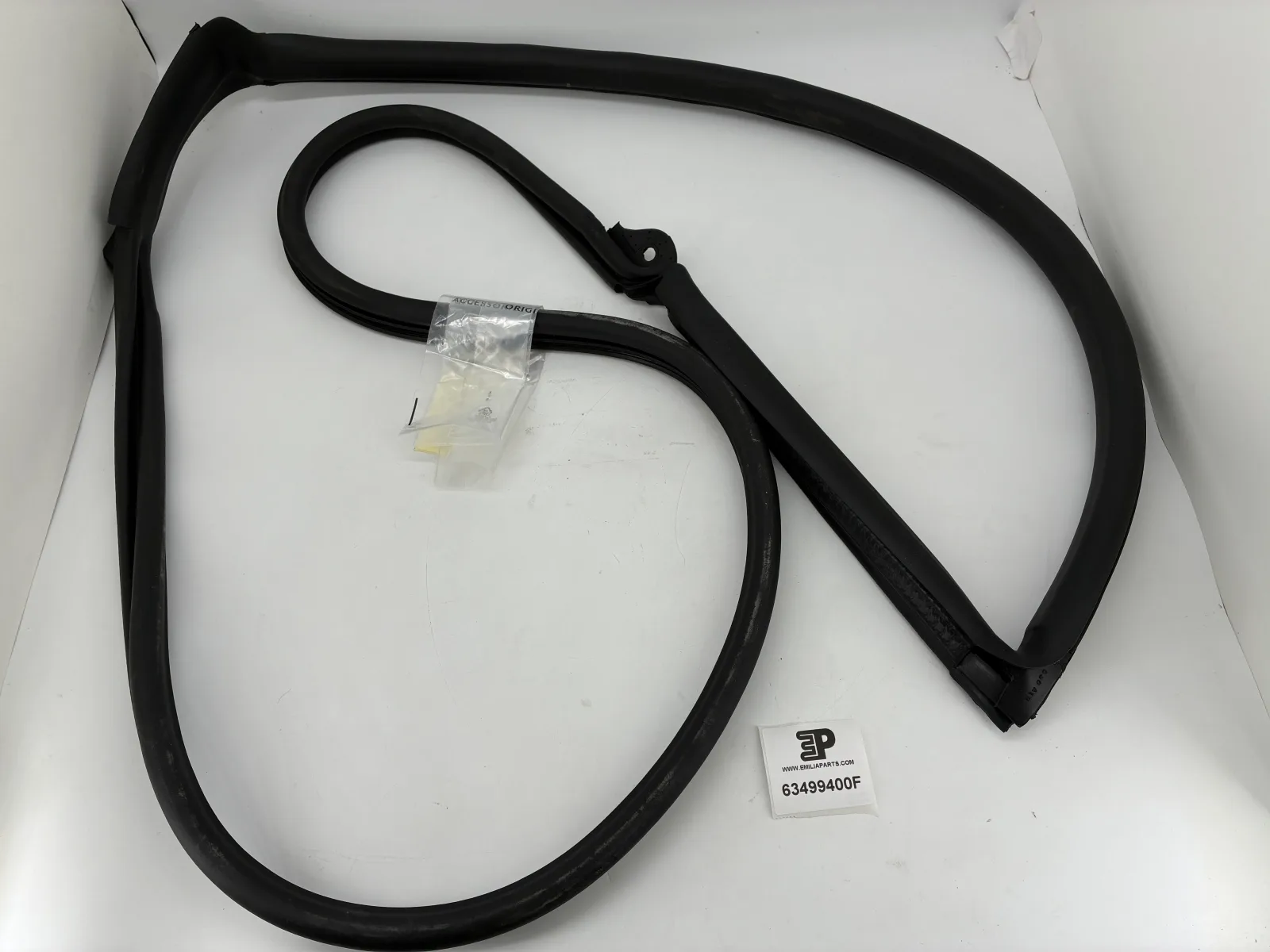63499400 FERRARI GASKET FOR R.H.DOOR OPENING 2