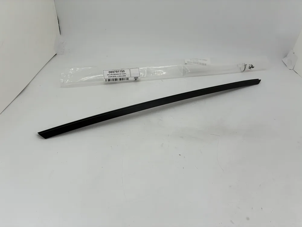 65791100 FERRARI MOULURE D. COMPLETE