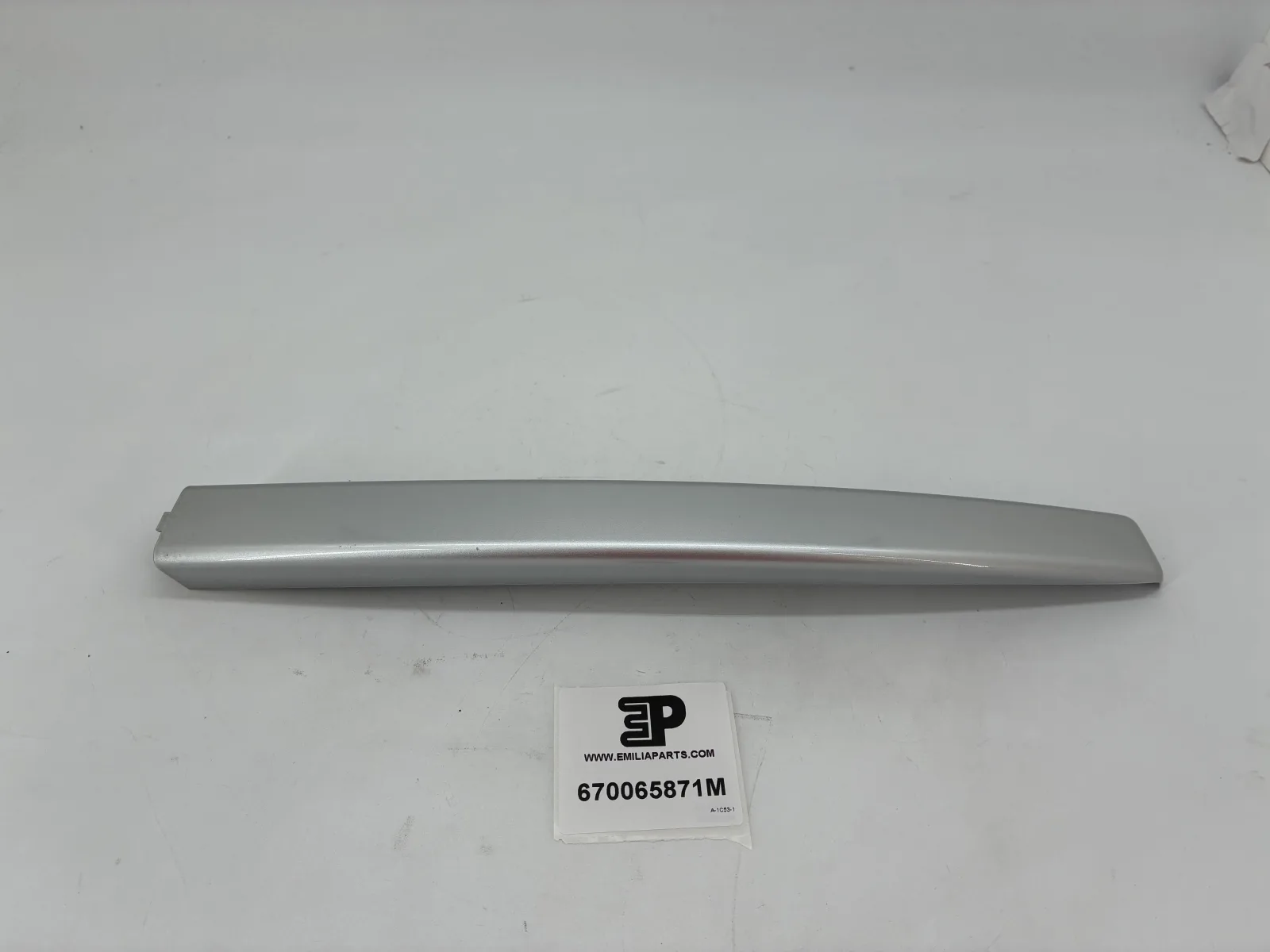 670065871 MASERATI LH FRONT ROOF RAILS COVER M