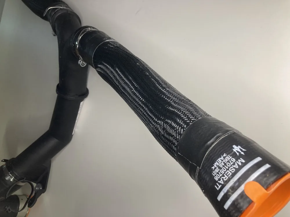 670105708 MASERATI INTAKE AIR SLEEVE 4