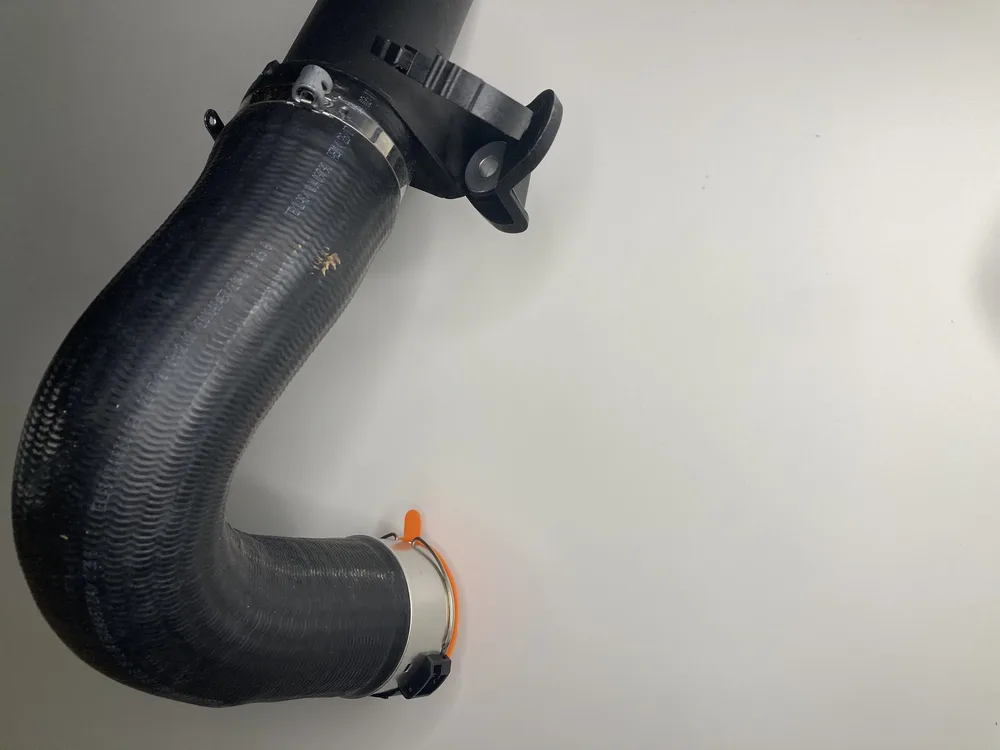 670105708 MASERATI INTAKE AIR SLEEVE 5