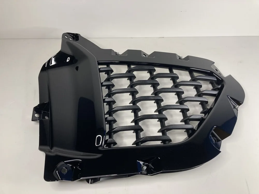 670149274 MASERATI RH FRONT GRILLE 3