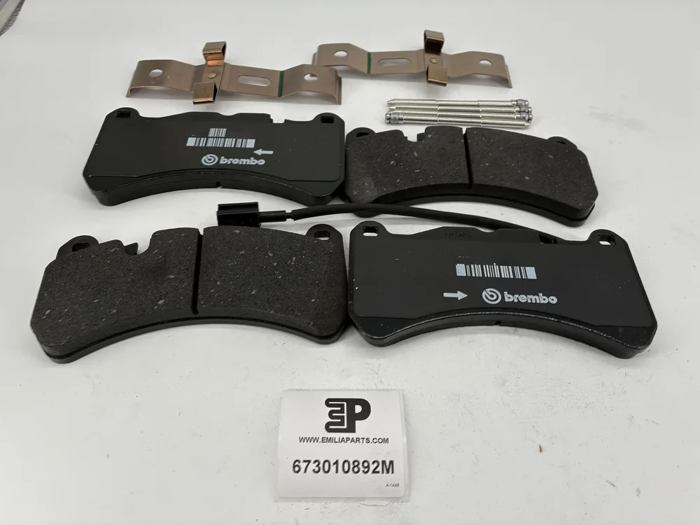 673010892 MASERATI JEU DE PLAQUETTES DE FREIN AVANT 2