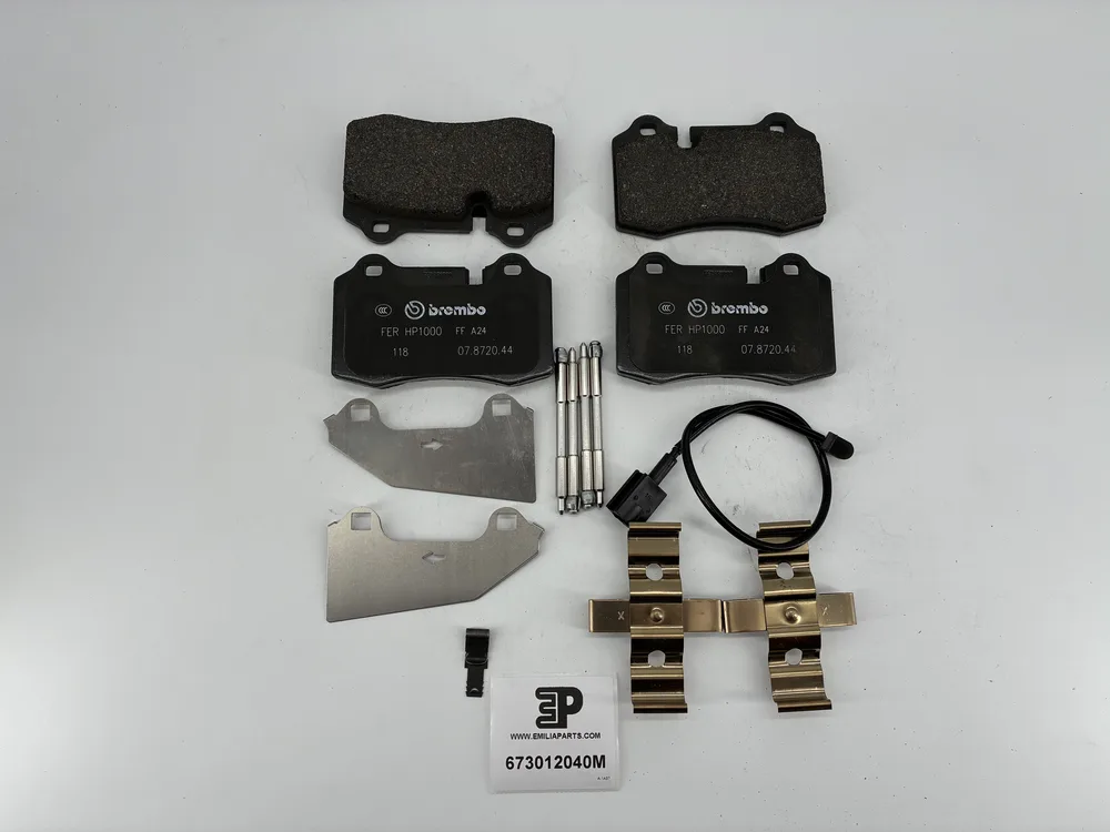 673012040 MASERATI KIT PLAQUETTE FREIN AR ***REMPLACE 980139064 et 673010323***