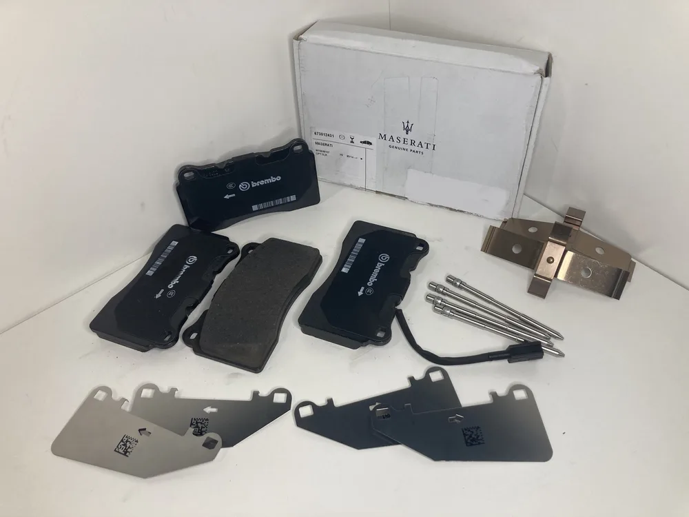 673012431 MASERATI JEU DE PLAQUETTES DE FREIN AVANT 5