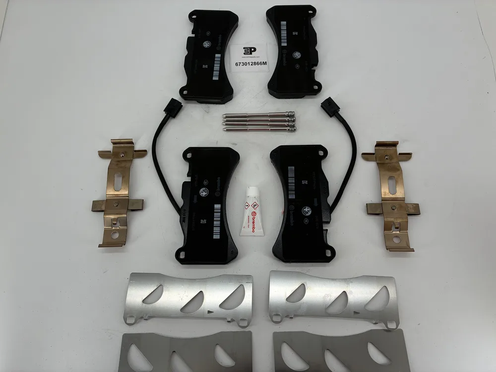 673012866 MASERATI JEU DE PLAQUETTES DE FREIN AVANT 3