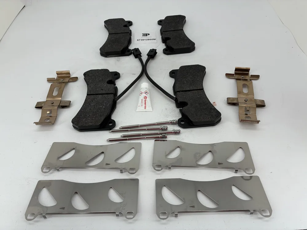 673012866 MASERATI JEU DE PLAQUETTES DE FREIN AVANT 4