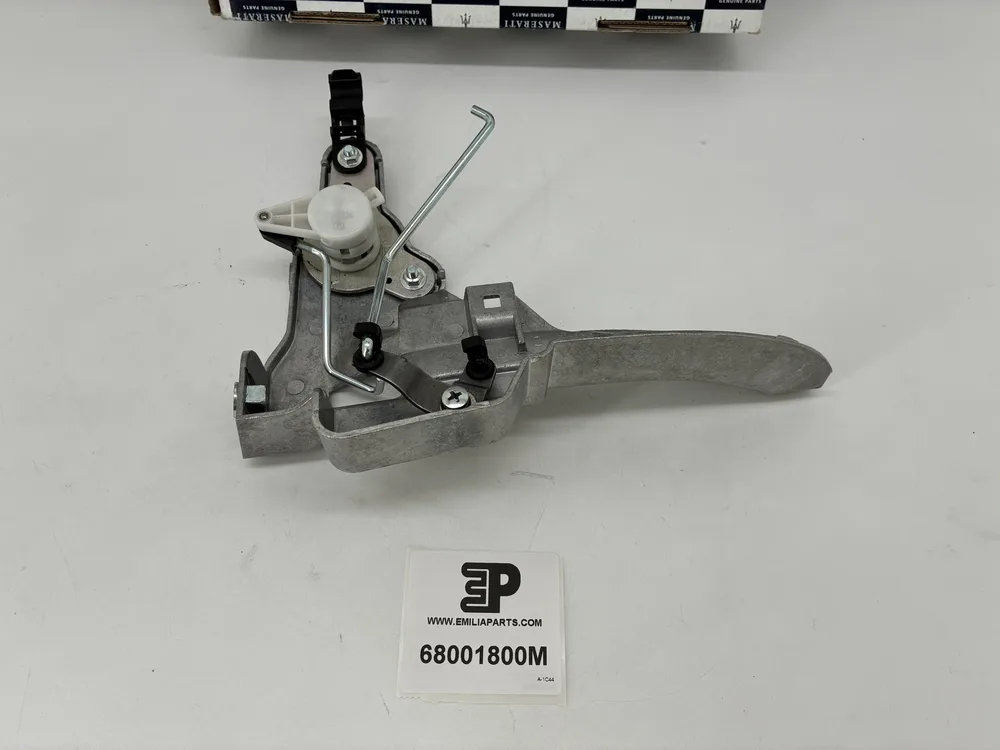 68001800 MASERATI R.H. FRONT HANDLE BOX 2