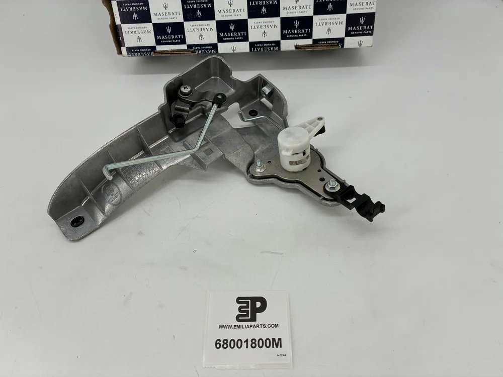 68001800 MASERATI R.H. FRONT HANDLE BOX 5