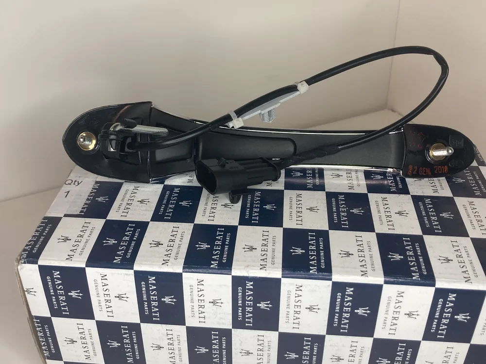 69287700 MASERATI L.H.OUTER HANDLE DOOR OPENI 2