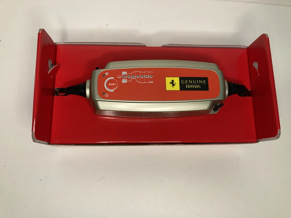 70003481 FERRARI KIT CHARGEUR DE BATTERIE -  Non fourni - Valable pour EU-GS, CINA, GOLFO 2