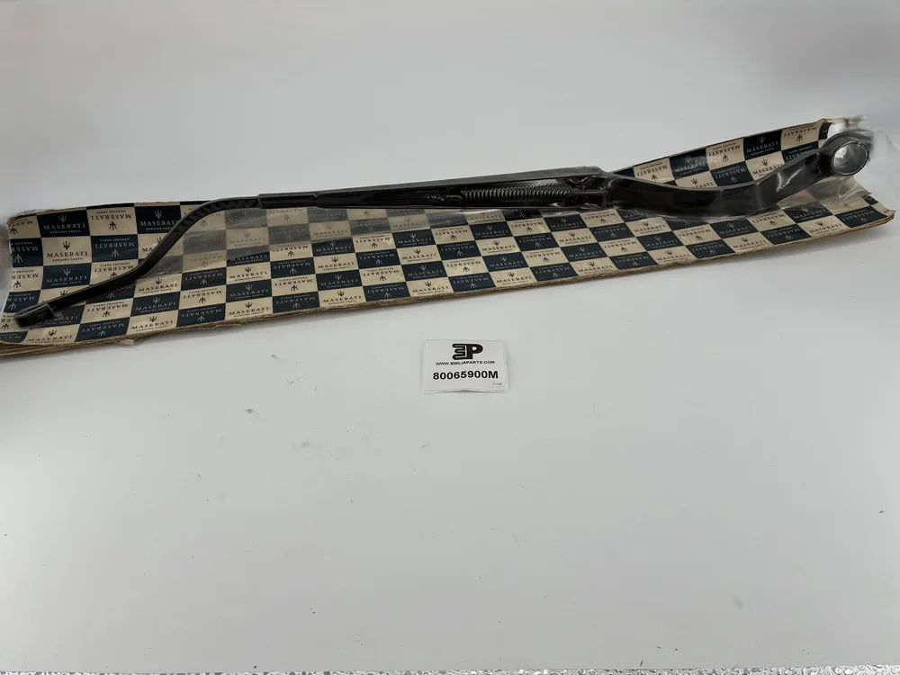 80065900 MASERATI PASSENGER SIDE WINDSHIELD W