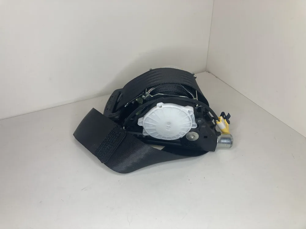 80086690 MASERATI R.H.FRONT SEAT BELT BLACK (
