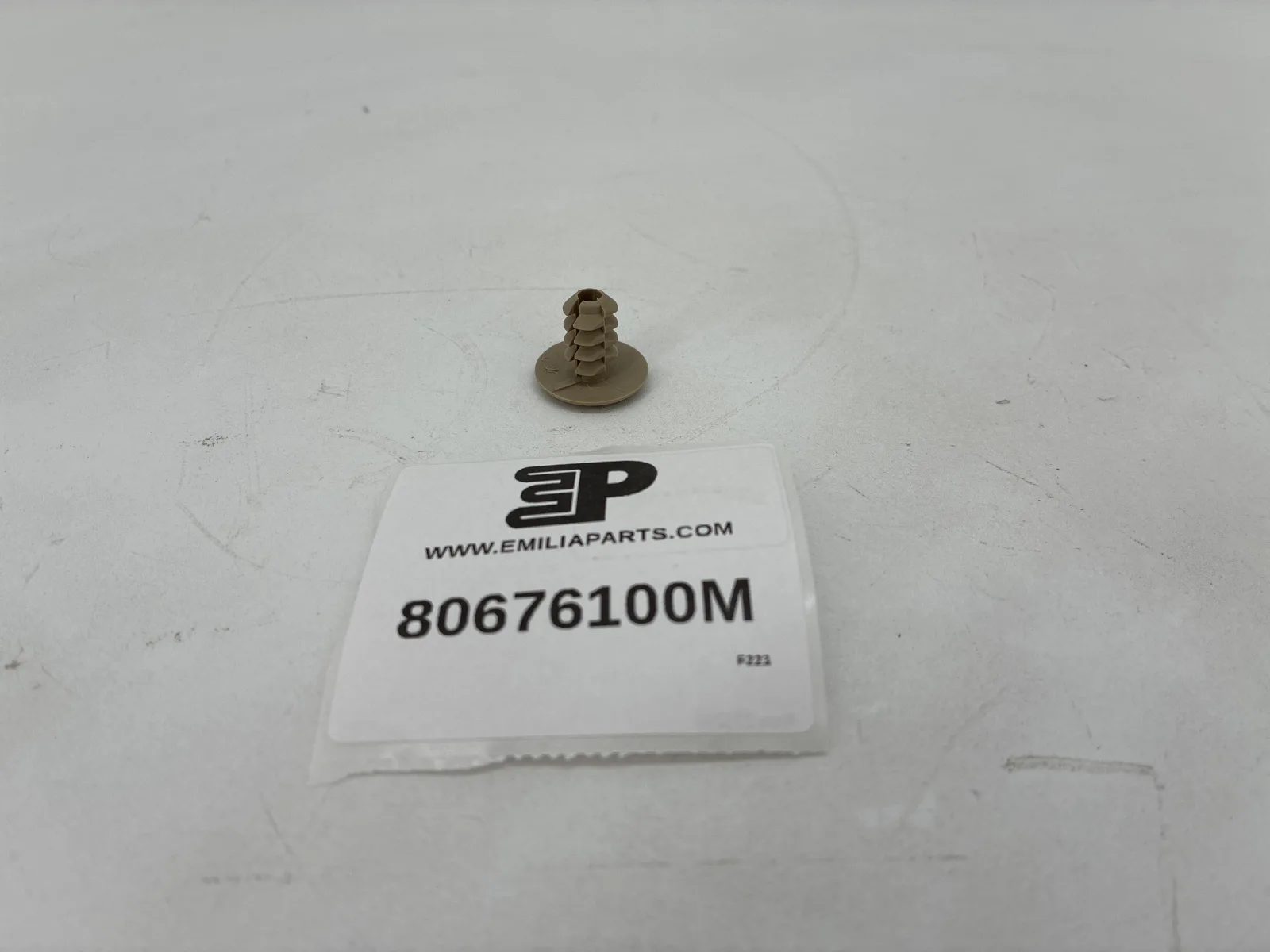 80676100 MASERATI BEIGE RIVET