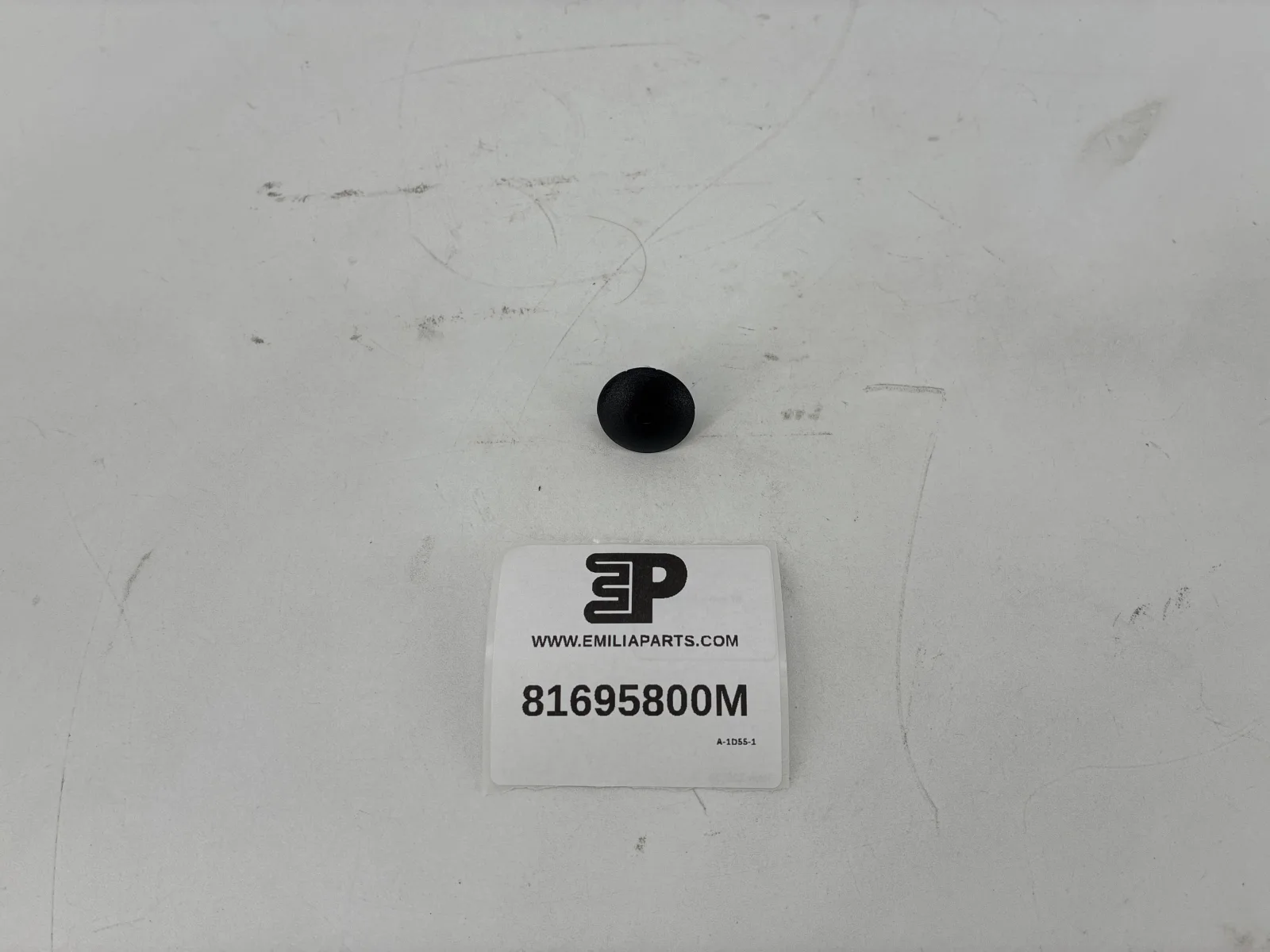 81695800 MASERATI BUTTON 2