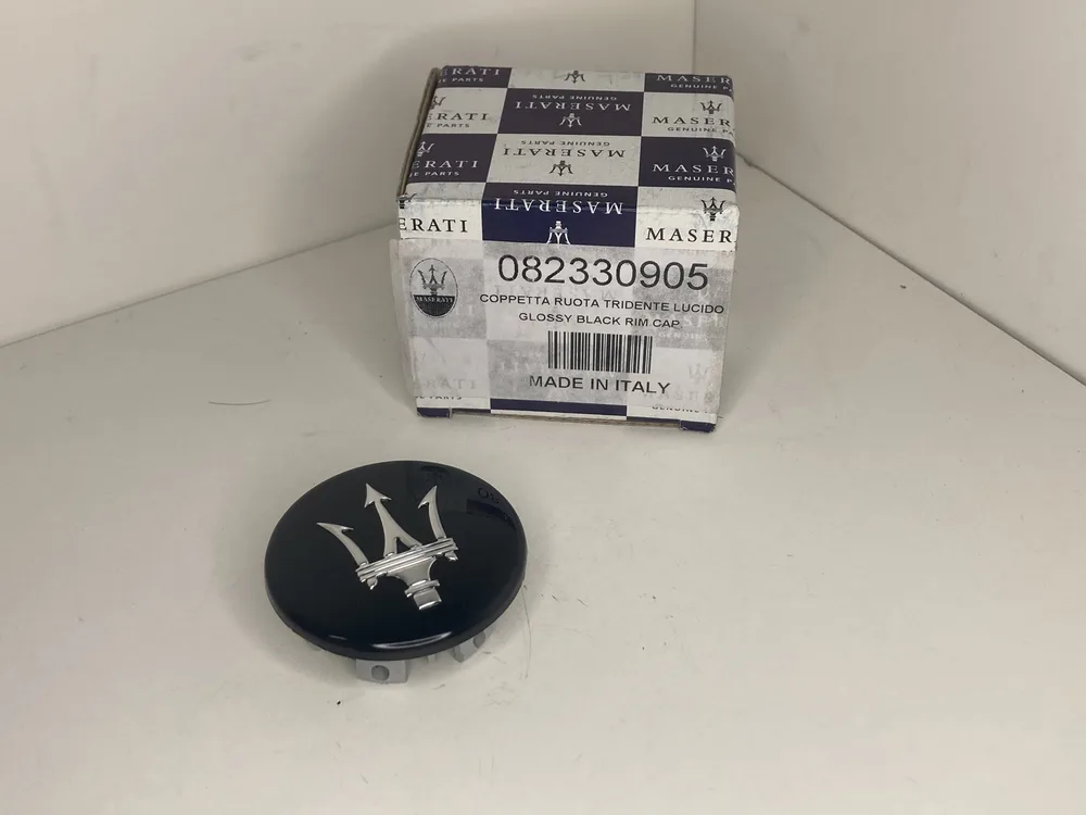 82330905 MASERATI GLOSSY BLACK RIM CAP.