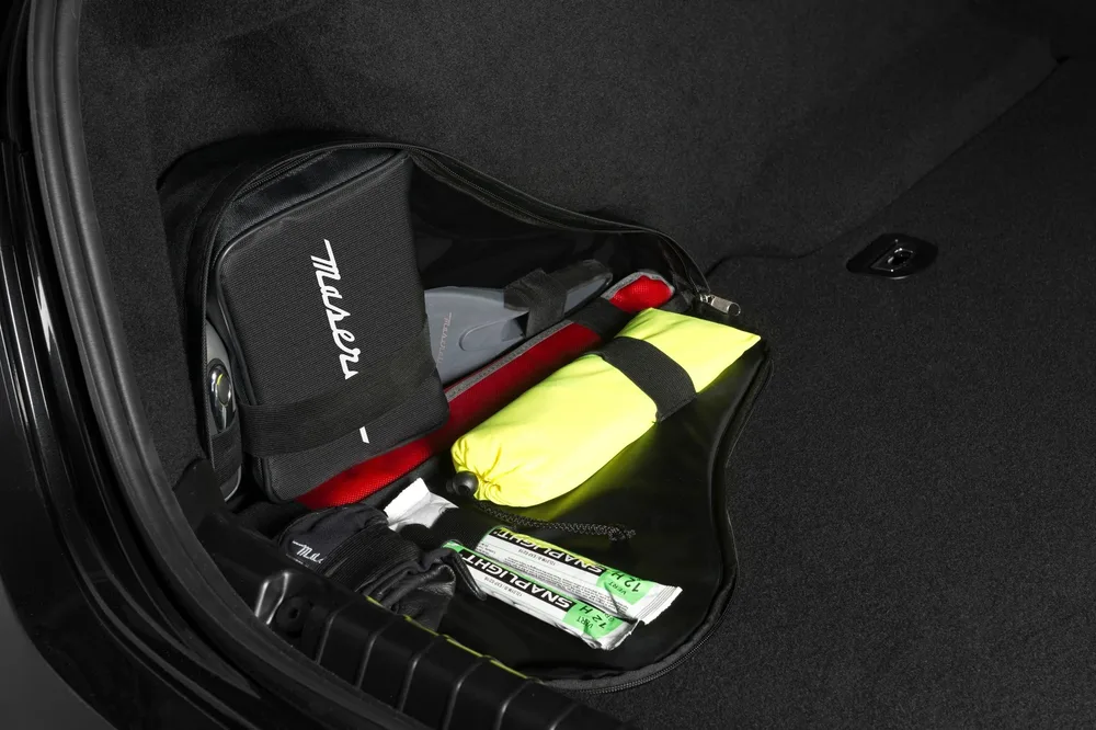 940000371 MASERATI EMERGENCY KIT-SUISSE&AUSTRIA