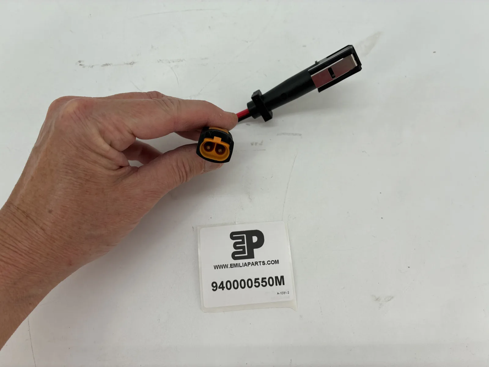 940000550 MASERATI CABLE FOR BATTERY CHARGER/M 3