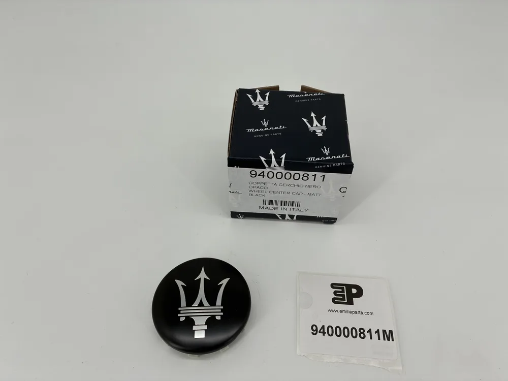 940000811 MASERATI COPPETTA CERCHIO NERO OPACO
