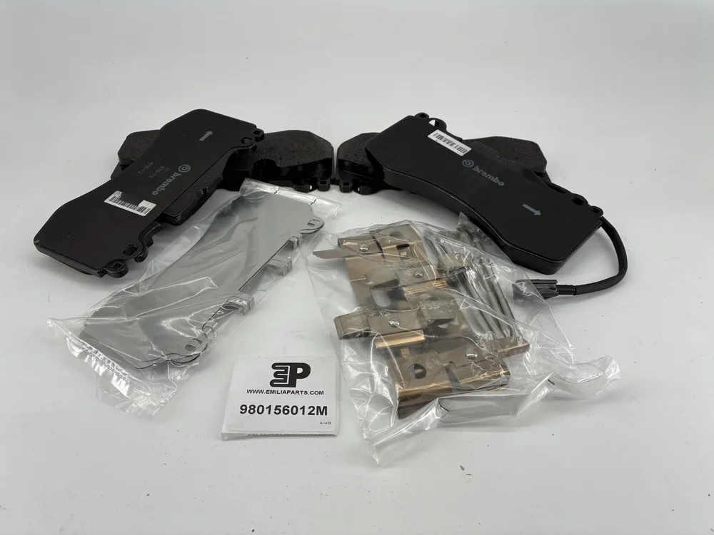 980156012 MASERATI JEU DE PLAQUETTES DE FREIN AVANT 2